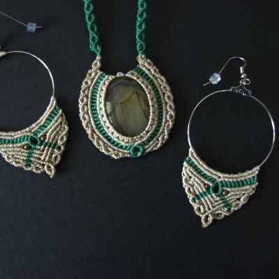 Beige macrame set "Labrador" with labradorite cabochon (necklace and earrings)