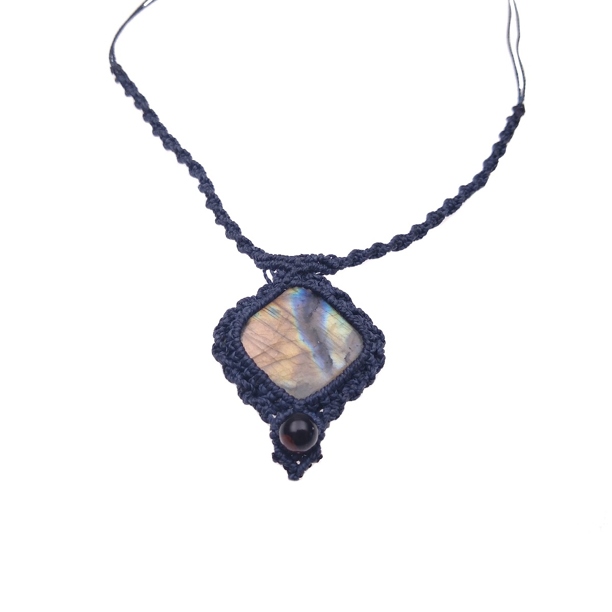 Unisex macrame pendant "No name" with labradorite cabochon